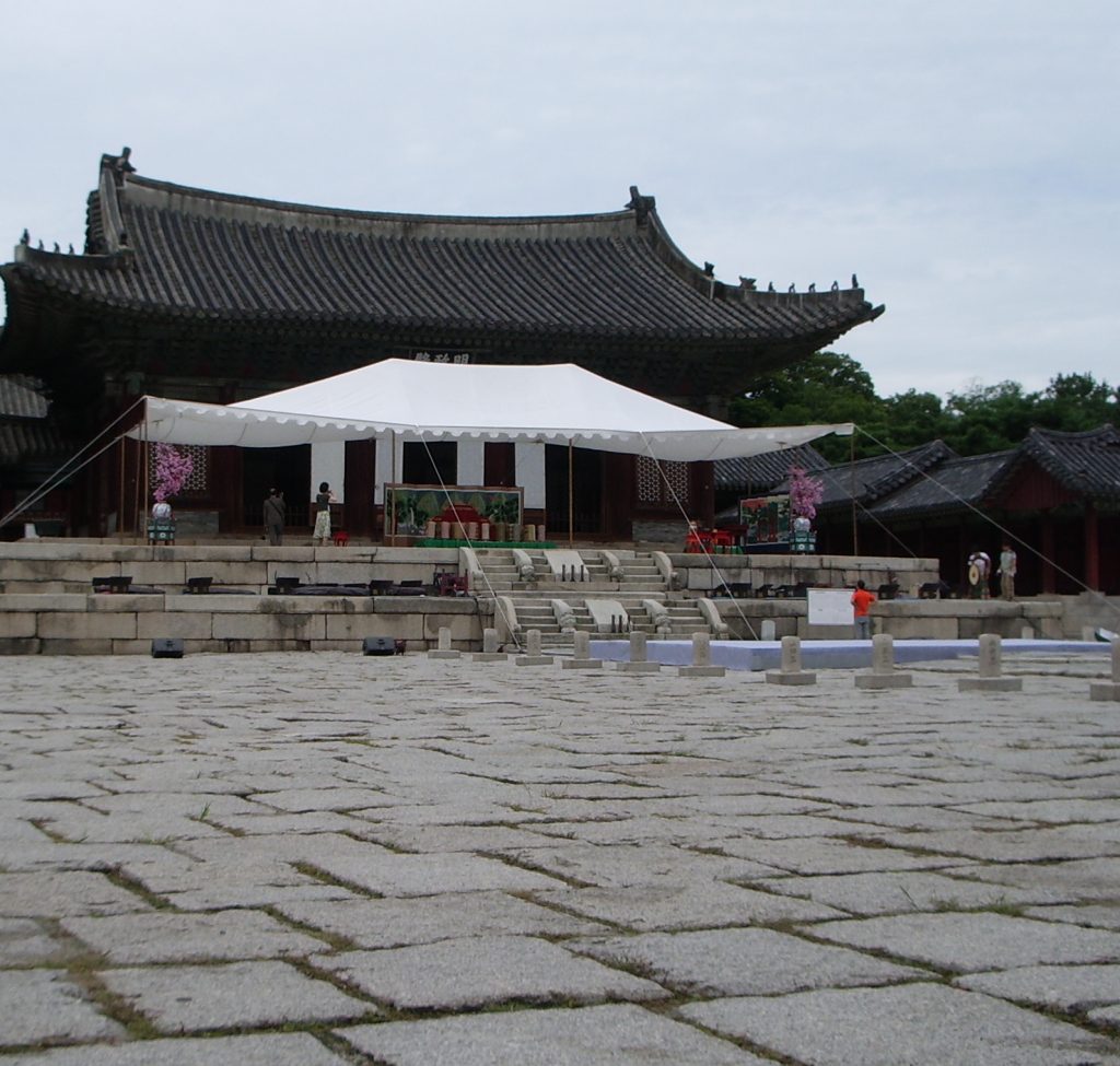  昌慶宮の正殿・明政殿