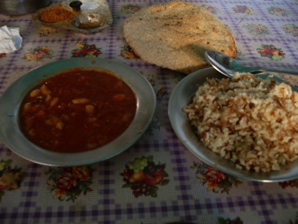 エジプト料理　ヒヨコ豆のスープとロズ