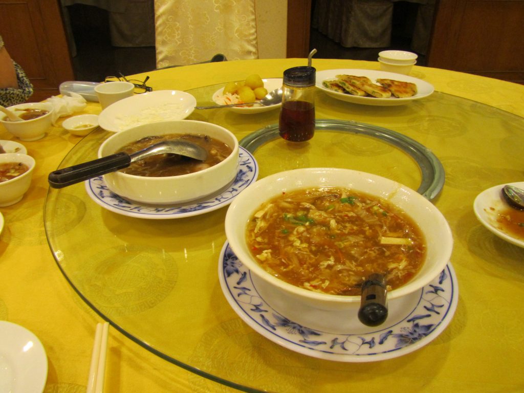 台湾　海鮮スープ、小籠包、春巻