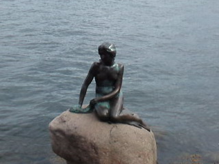 デンマーク　コペンハーゲン　人魚の像