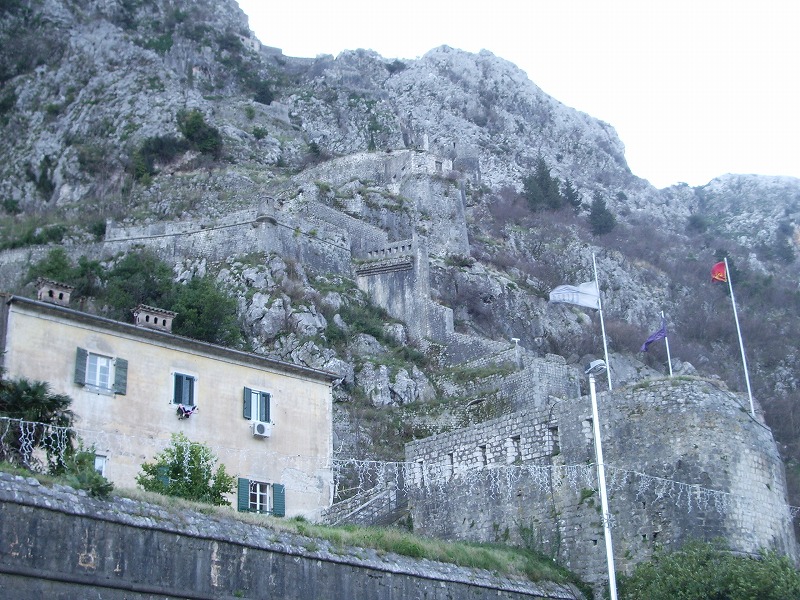 モンテネグロ　コトル　城壁
